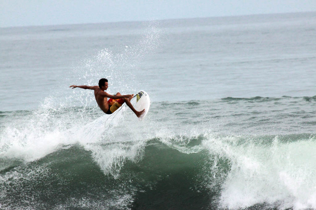 hermosa surf contest air 
 - Costa Rica