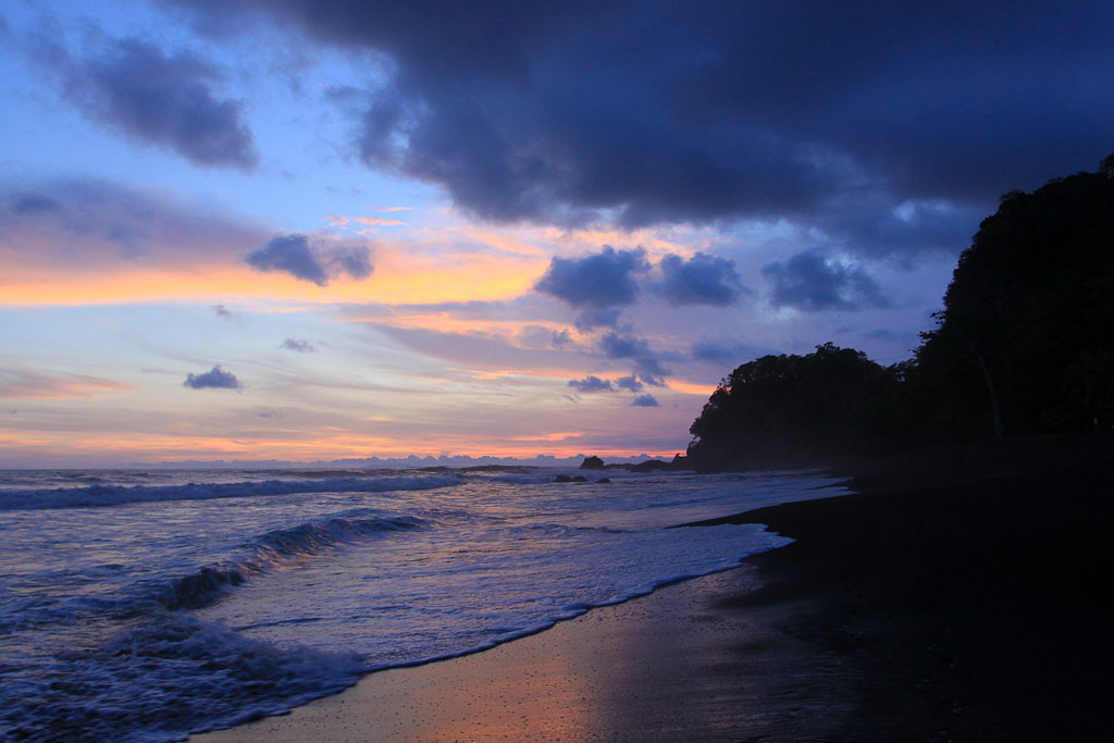hermosa surf contestest hermosa sunset 
 - Costa Rica