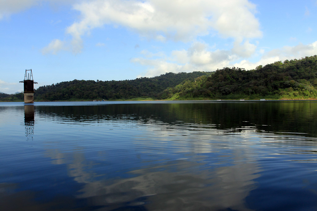        sup lake arenal 
  - Costa Rica