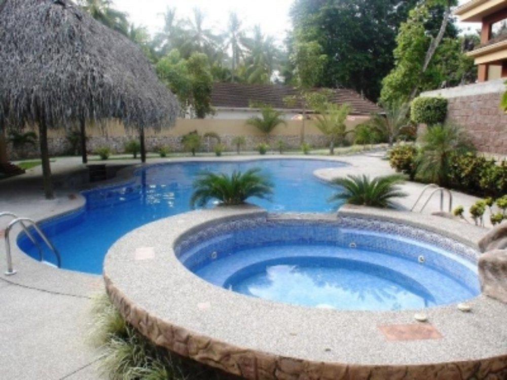 luxury jaco pool jacuzzi
 - Costa Rica