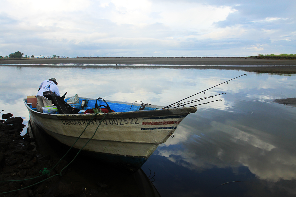 in shore fishing manuel antonio panga 
 - Costa Rica